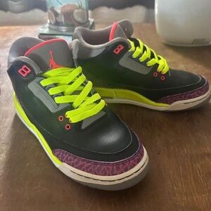 Jordan retro 3s Y6.5 “black atomic red”